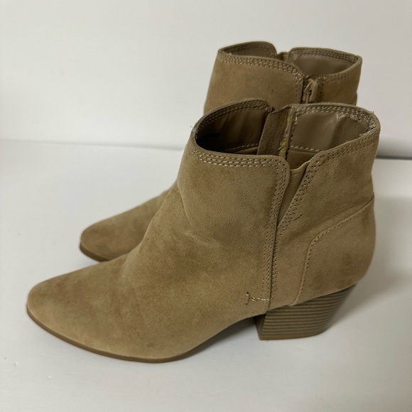 Apt. 9 Tan Ankle Suede Booties Size 7.5 - Picture 2 of 5